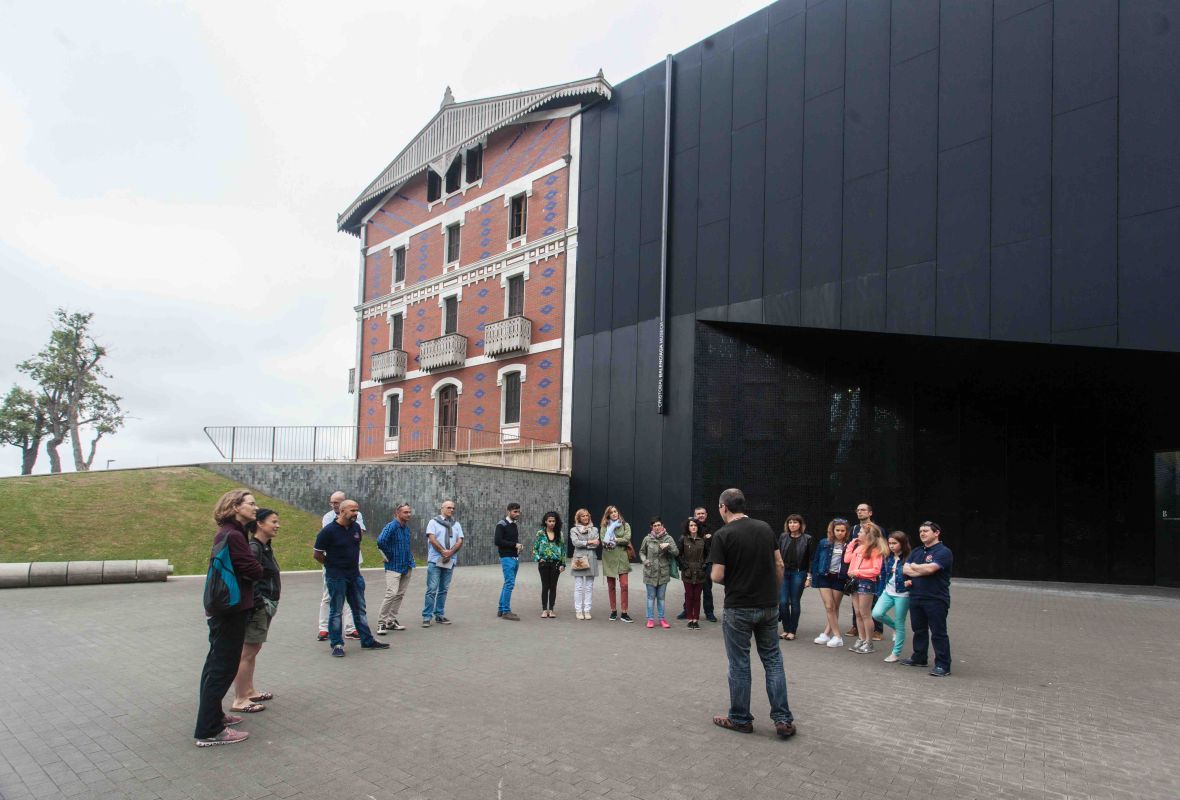 gusto Senador Sistemáticamente Balenciaga más cerca | Balenciaga más cerca | Agenda | Cristóbal Balenciaga Museoa gusto Senador Sistemáticamente Balenciaga más cerca | Balenciaga más cerca | Agenda | Cristóbal Balenciaga Museoa